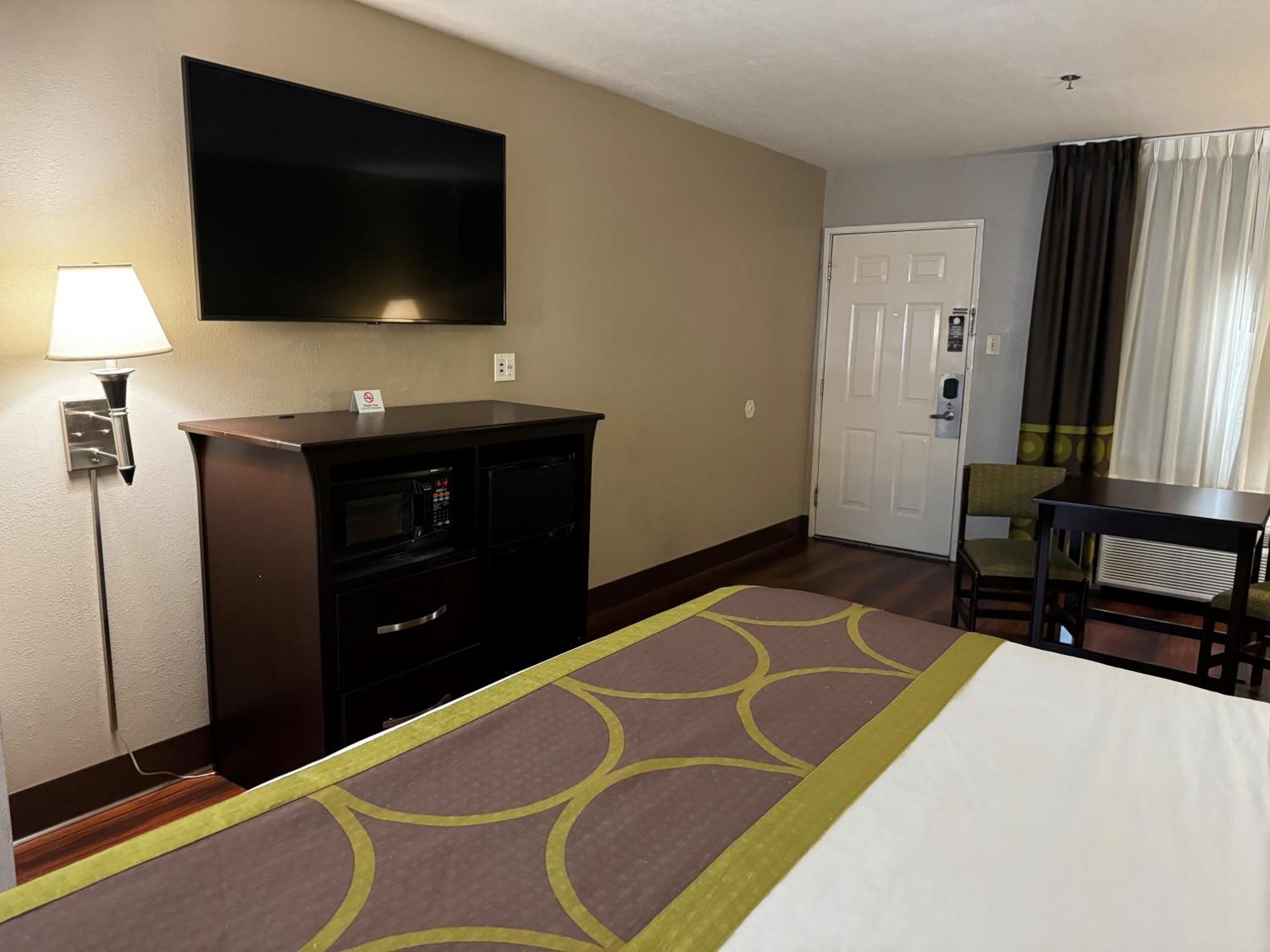 Super 8 By Wyndham Houston Webster Nasa Otel Dış mekan fotoğraf