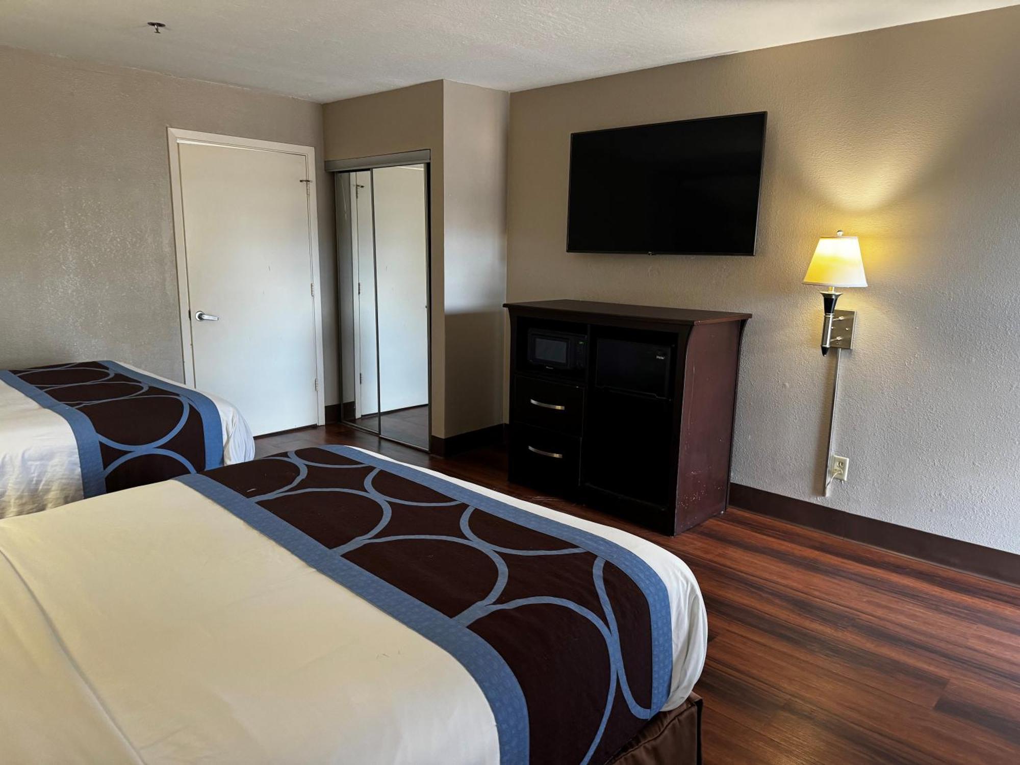 Super 8 By Wyndham Houston Webster Nasa Otel Dış mekan fotoğraf
